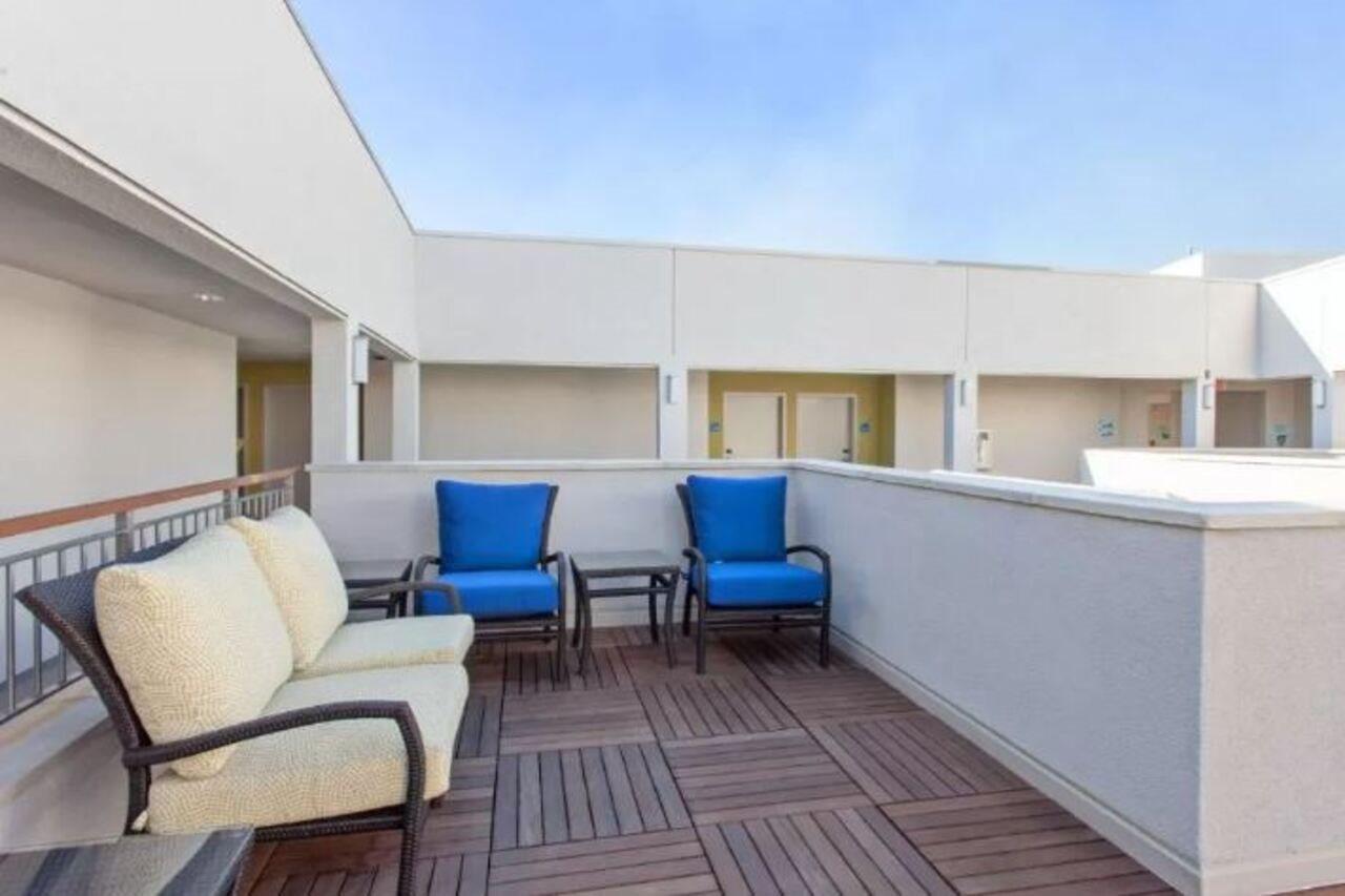 Holiday Inn Express West Los Angeles By Ihg Экстерьер фото