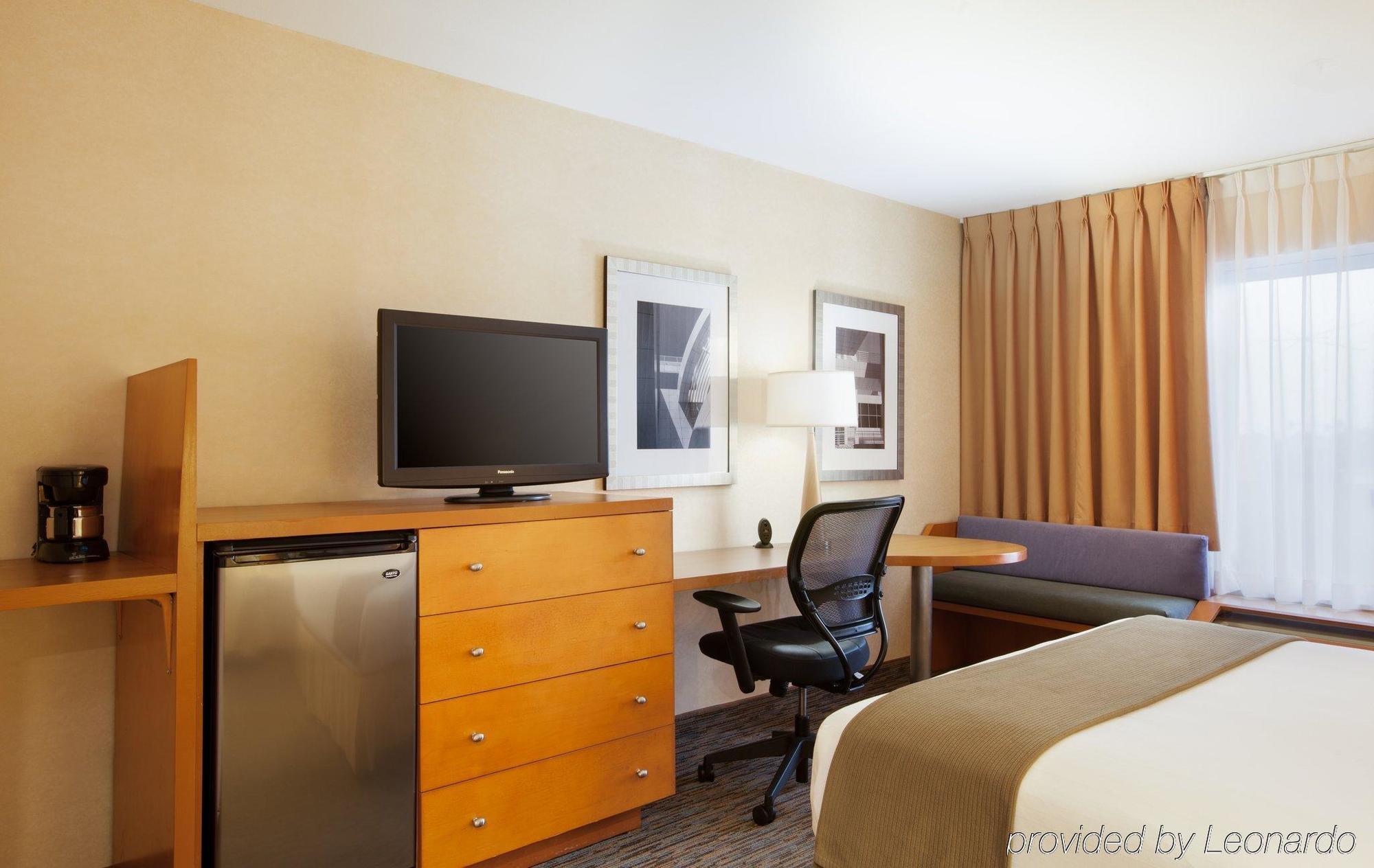 Holiday Inn Express West Los Angeles By Ihg Экстерьер фото