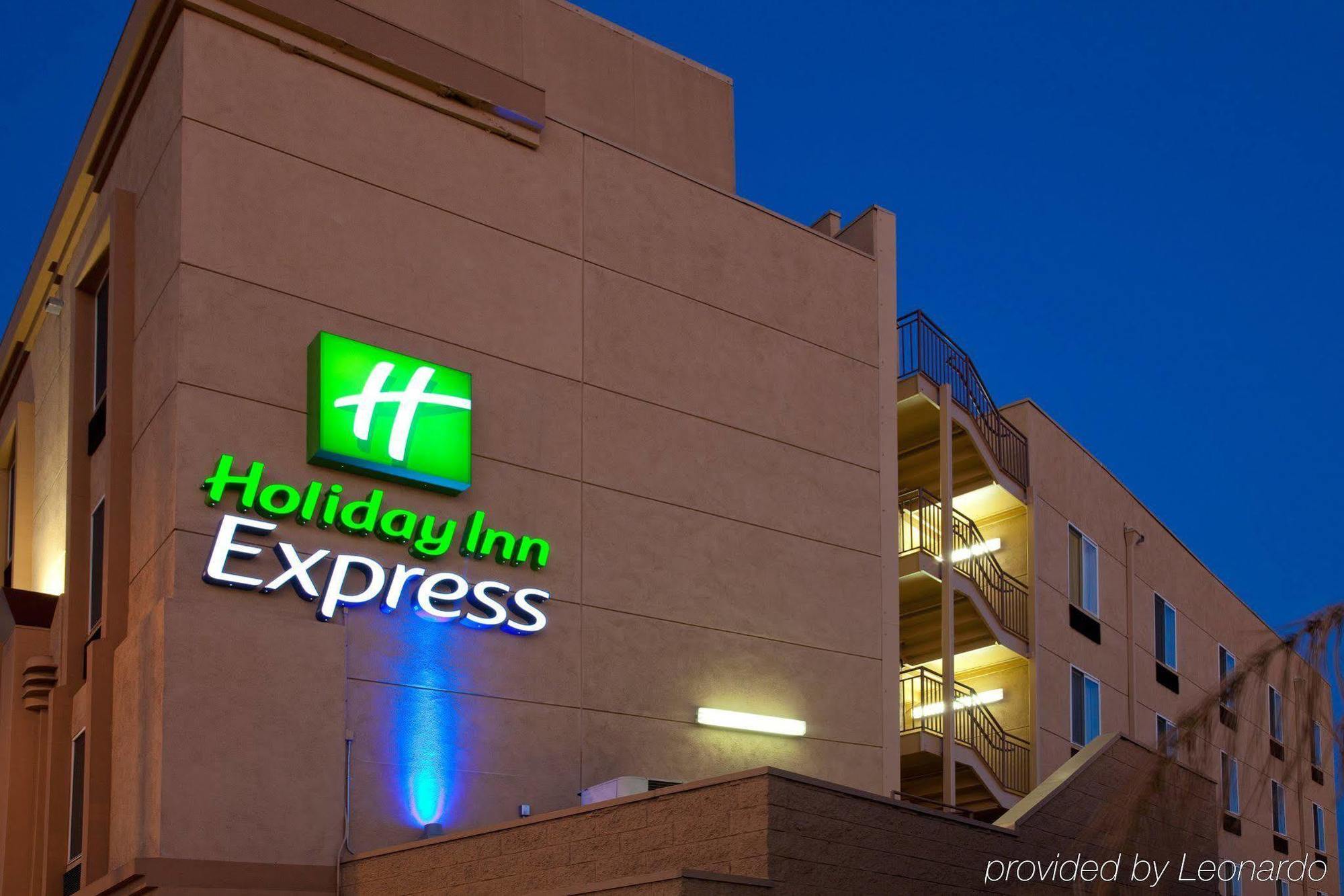 Holiday Inn Express West Los Angeles By Ihg Экстерьер фото