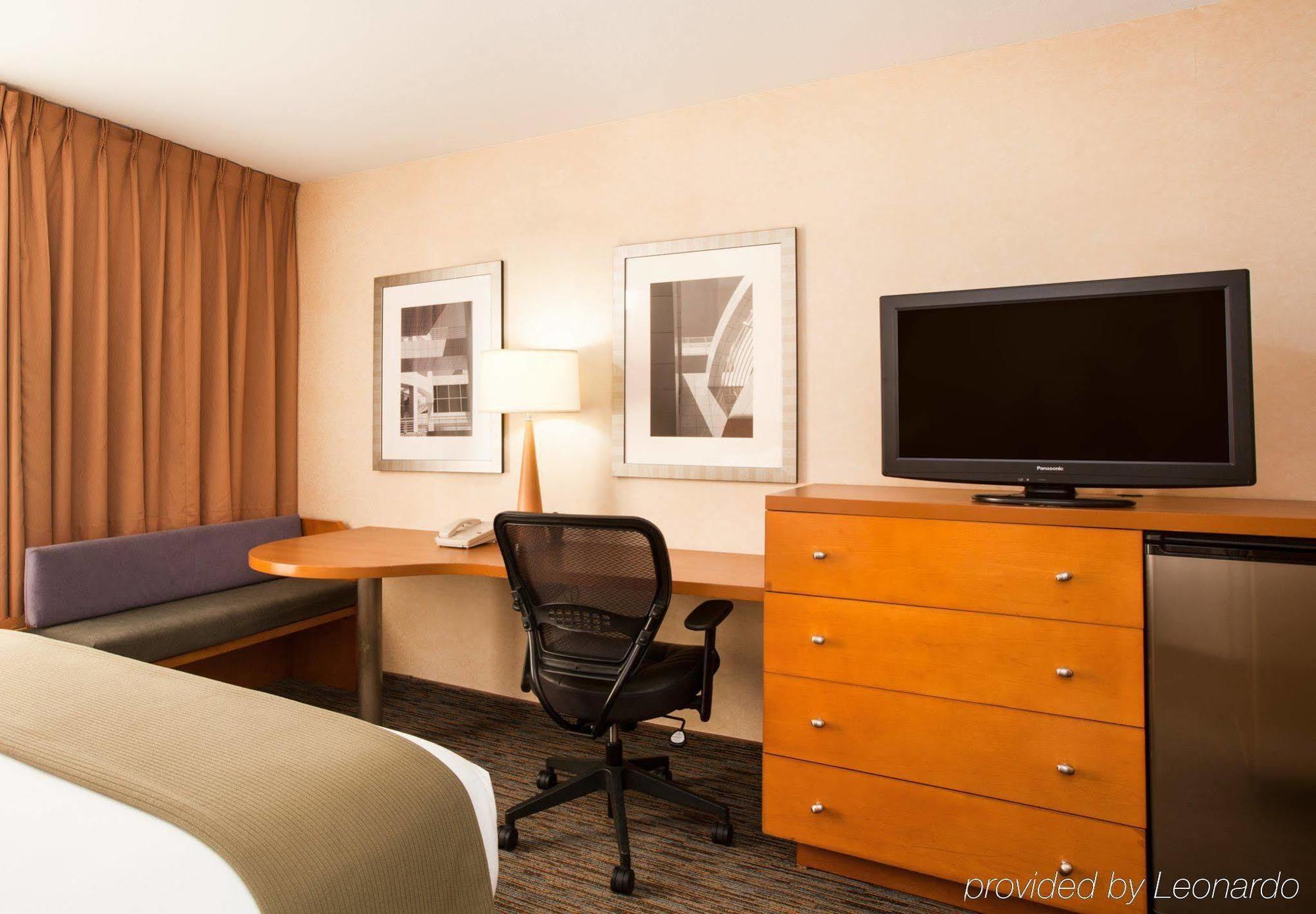 Holiday Inn Express West Los Angeles By Ihg Экстерьер фото