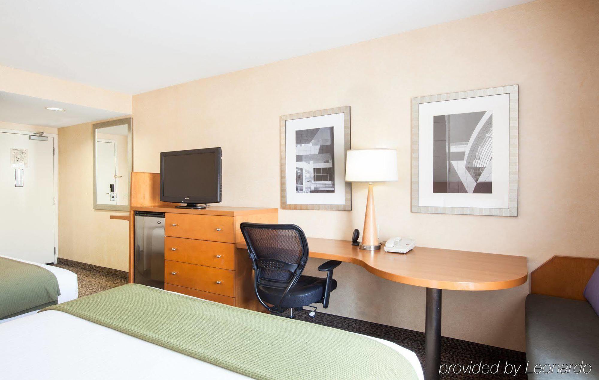 Holiday Inn Express West Los Angeles By Ihg Экстерьер фото