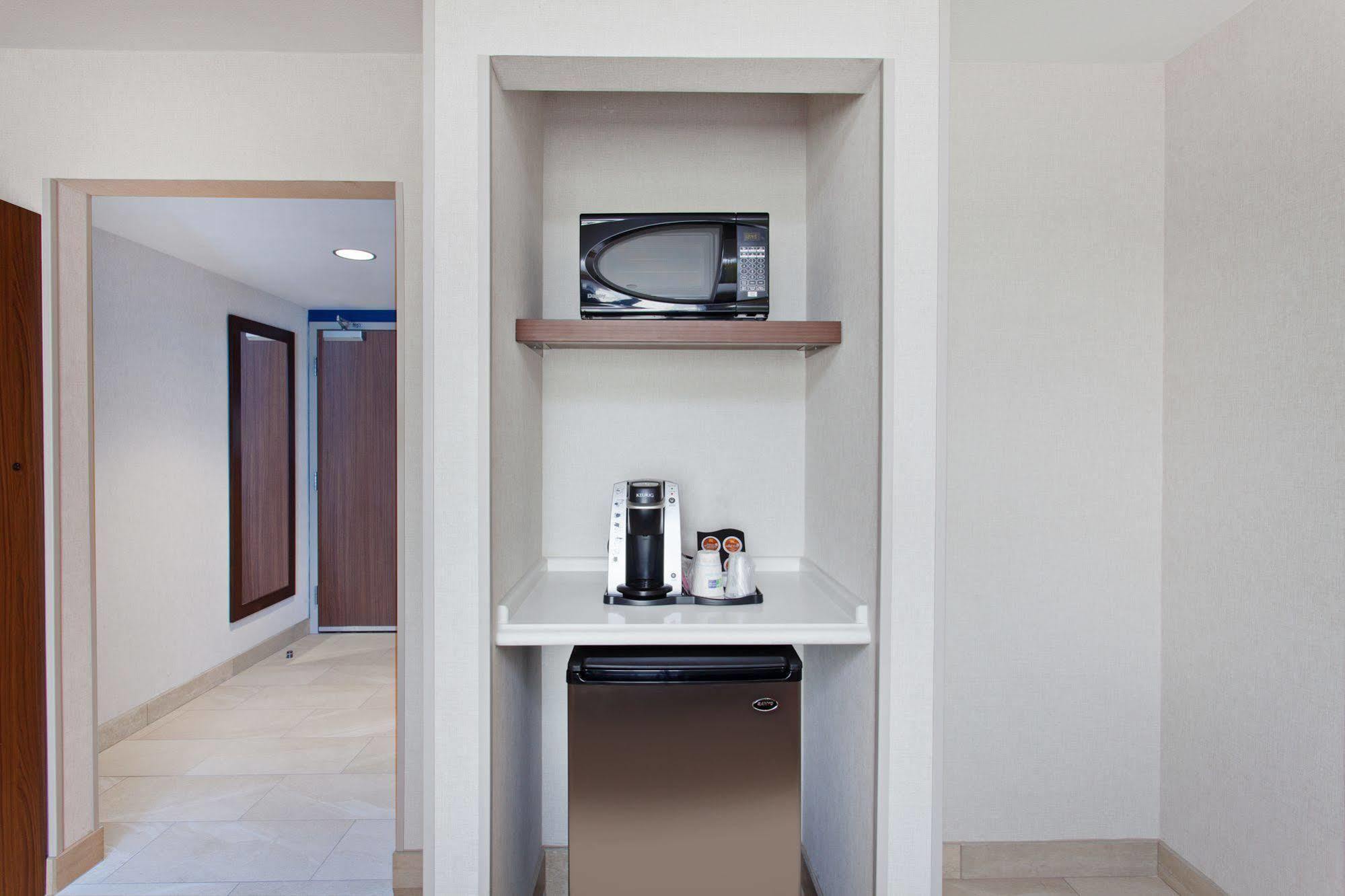 Holiday Inn Express West Los Angeles By Ihg Экстерьер фото