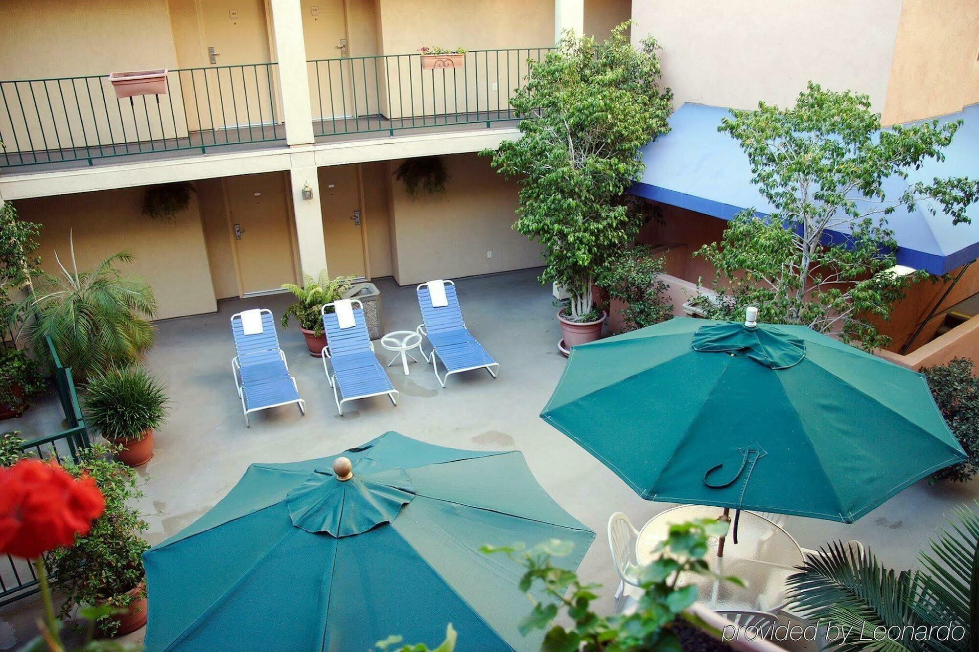 Holiday Inn Express West Los Angeles By Ihg Экстерьер фото